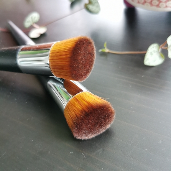 Dior liquid foundation brush - Picture 2 of 4